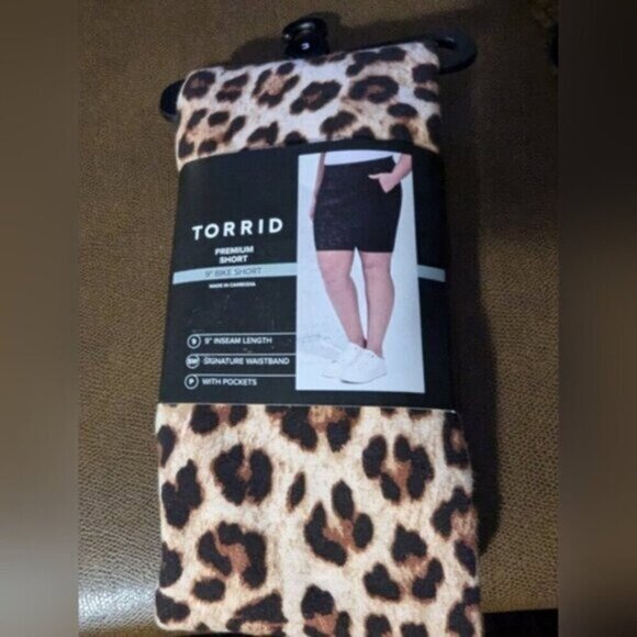 NWT Torrid Signature Waist Pocket Bike Short Leopard plus size 4x - - Picture 2 of 4